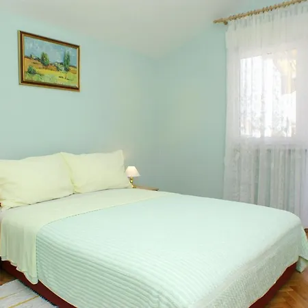 With A Parking Space - 4172 *