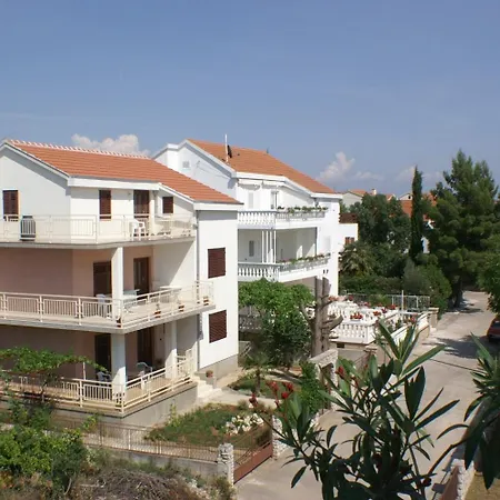 With A Parking Space - 4172