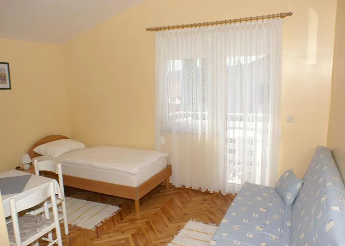 With A Parking Space - 4172