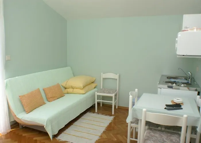 With A Parking Space - 4172