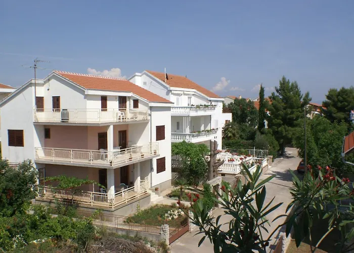 With A Parking Space - 4172